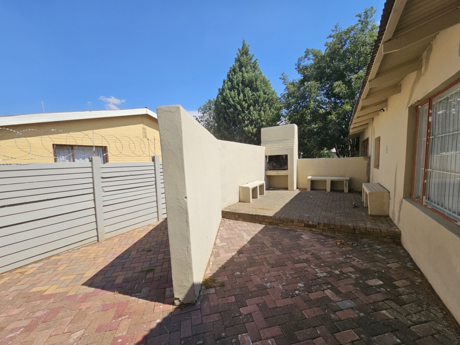 8 Bedroom Property for Sale in Brandwag Free State